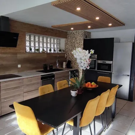 La Vie La La - Maison Et Avec Piscine, Sauna Et Salle De Jeux Holiday home *