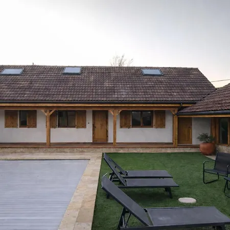 Nyaraló La Vie La La - Maison Et Avec Piscine, Sauna Et Salle De Jeux