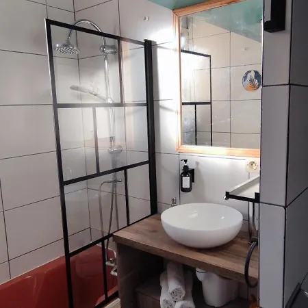 Vakantiehuis La Vie La La - Maison Et Avec Piscine, Sauna Et Salle De Jeux