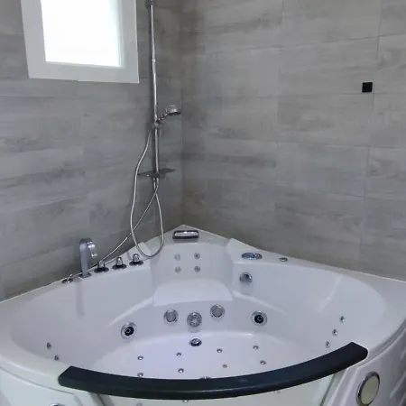 La Vie La La - Maison Et Avec Piscine, Sauna Et Salle De Jeux
