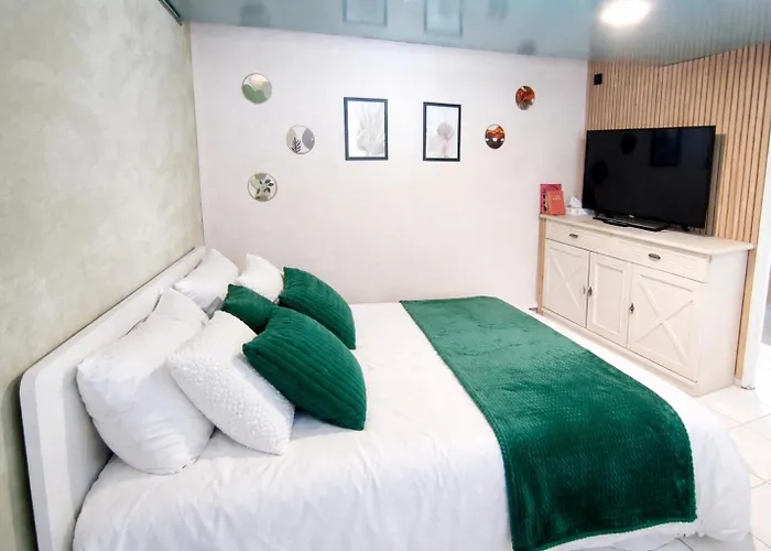 La Vie La La - Maison Et Avec Piscine, Sauna Et Salle De Jeux