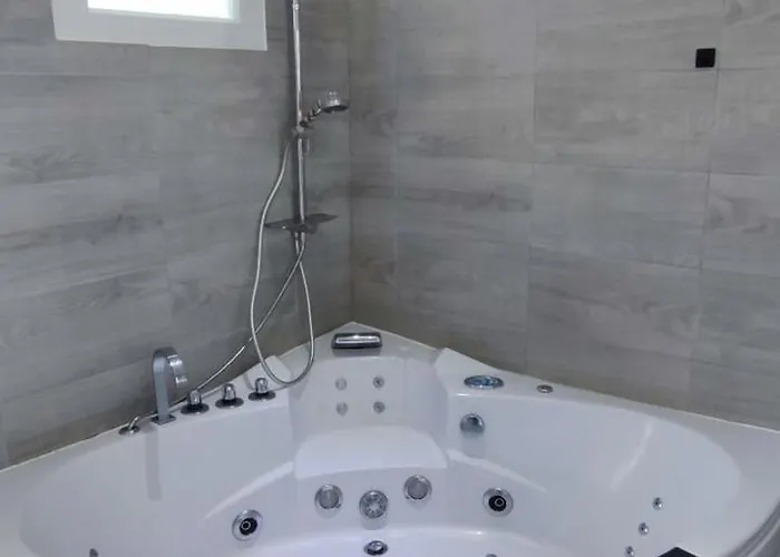 La Vie La La - Maison Et Avec Piscine, Sauna Et Salle De Jeux